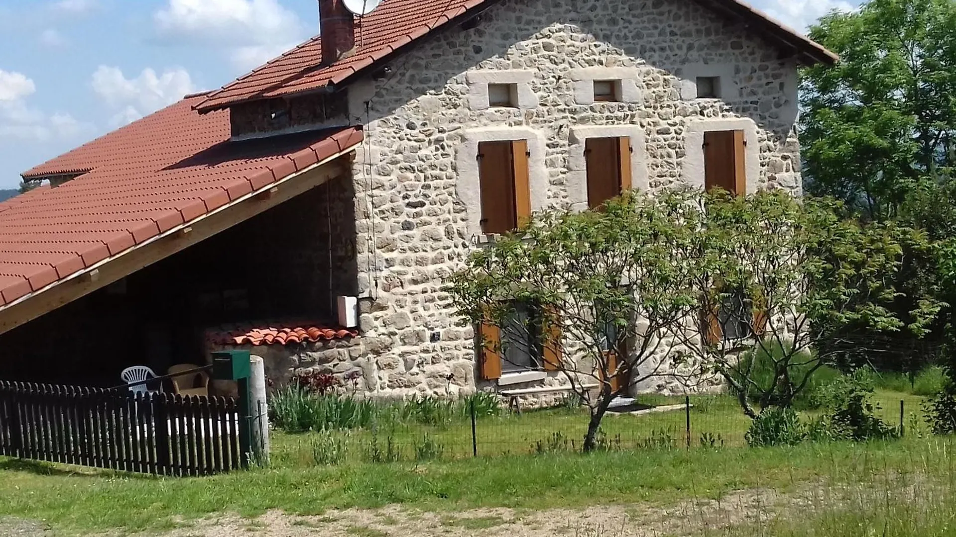 Holiday home Maison En Pierres Avec Cheminee Et Jardin - Proche St-Paulien - Fr-1-582-305 Saint-Geneys-pres-Saint-Paulien